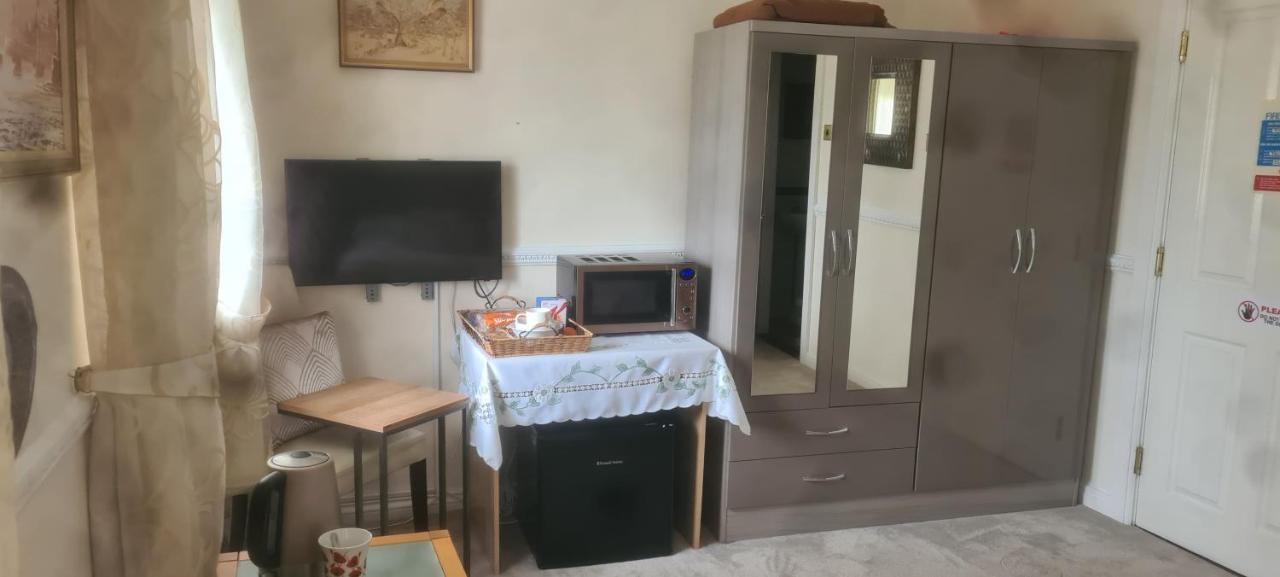 Parc Lodge Guesthouse Bridgend  Kültér fotó